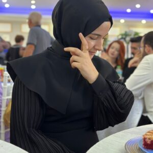 Kol Detaylı Elbise